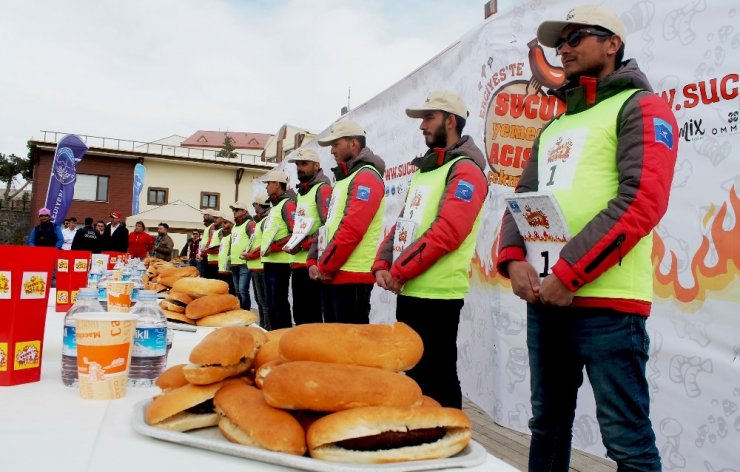 Türkiye’nin ilk ve tek Sucuk Ekmek Yeme Yarışması “Sucukla Patla” üçüncü kez yine Erciyes’te