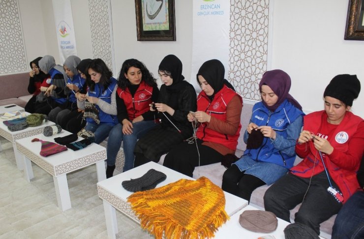 Erzincan’da gençlerden İdlib’e yardım eli