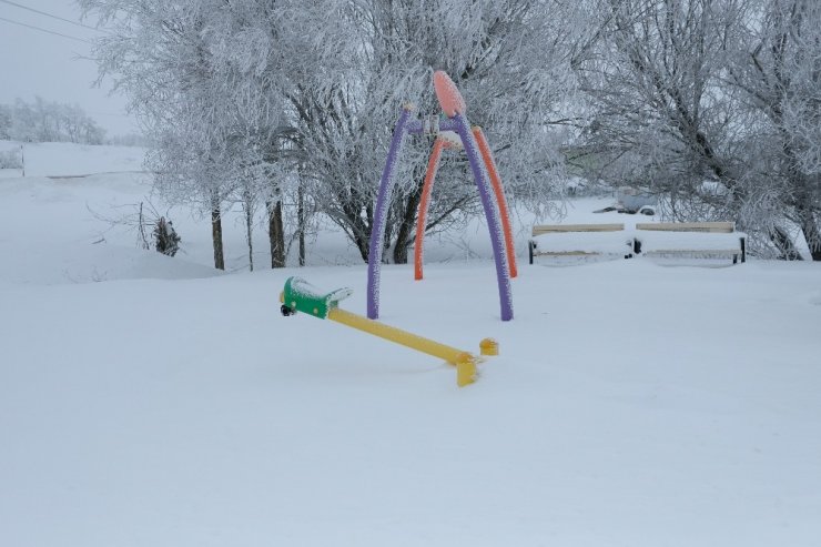 Bu mahallede kar kalınlığı 1 metre