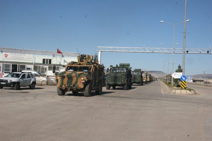 Komandolar Hücum Marşı’yla sınır hattına gitti