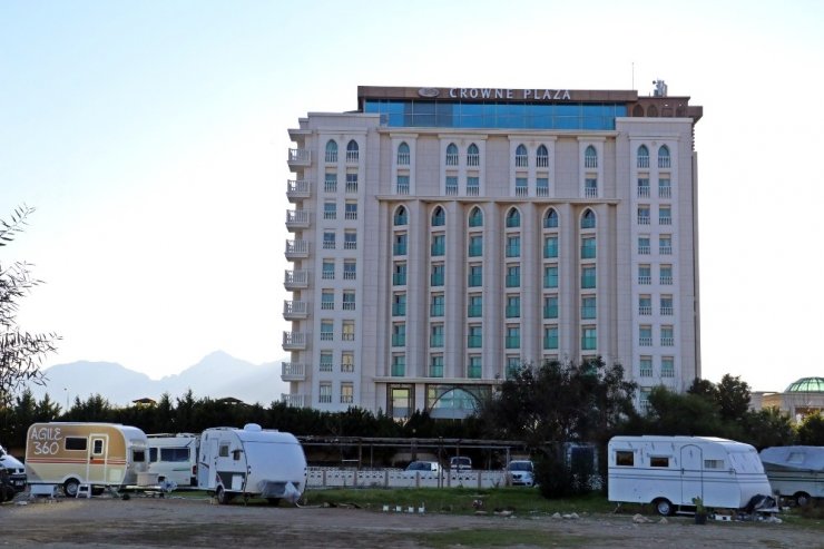 Antalya’da 5 yıldızlı karavan tatili kıskandırıyor