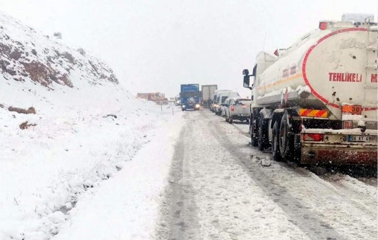 Siirt’te 60 köyü yolu ulaşıma kapandı