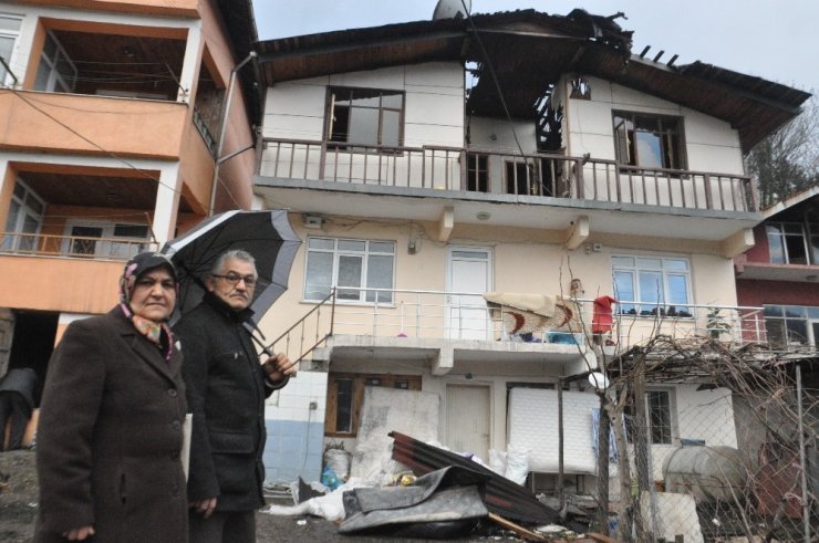 Evleri yanan Damar ailesi yardım eli bekliyor