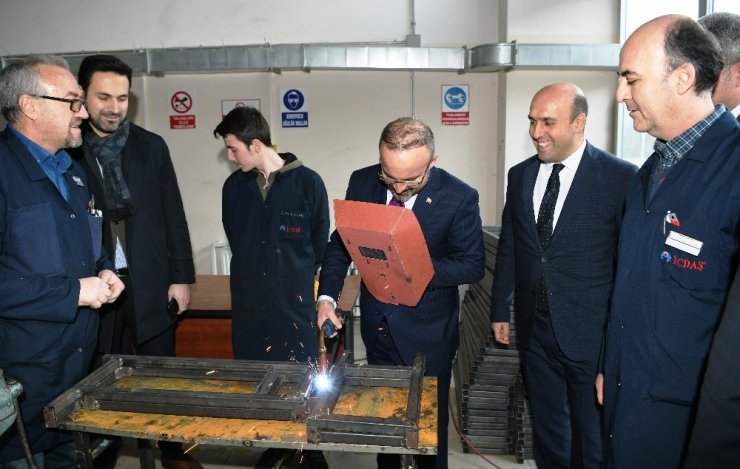 Bülent Turan, Makine Teknoloji Atölyesi açılışını yaptı