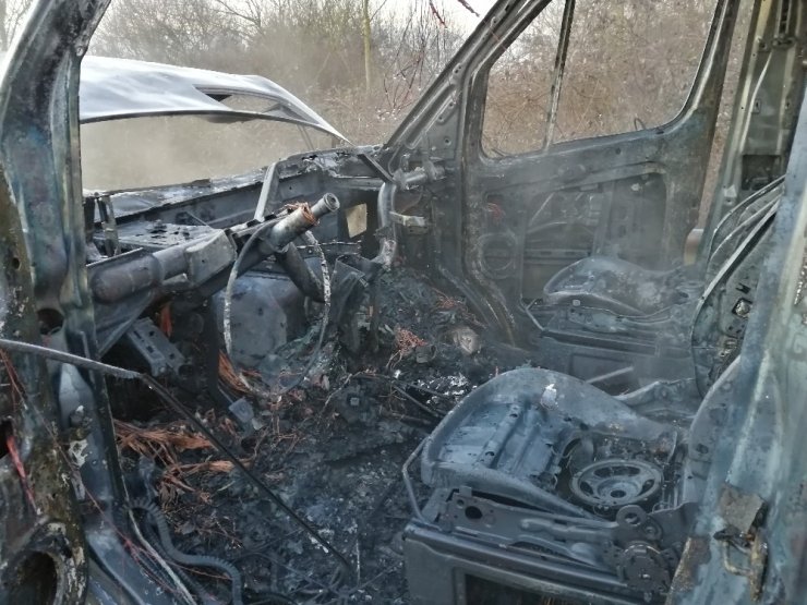 Düzce’de yolcu minibüsü yandı, 15 kişi son anda kurtuldu