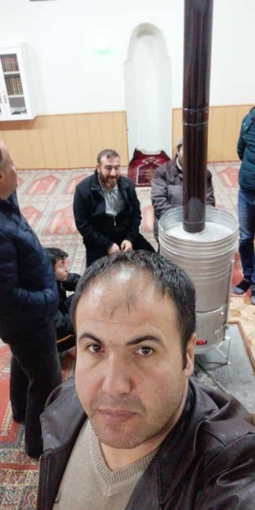 Malatya’da vatandaşlar deprem sonrası camilere sığındı