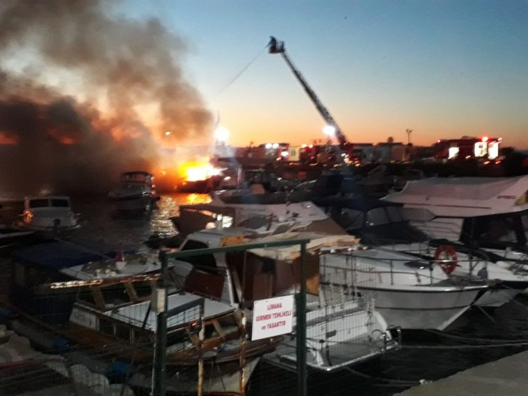 Kartal’da marinada 6 tekne alev alev yandı: 1 yaralı