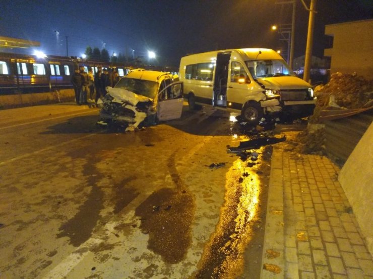 Kocaeli’de trafik kazası: 2’si ağır 11 yaralı