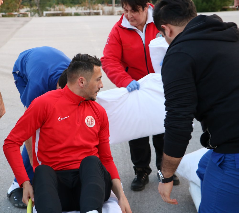 Jahovic ambulans helikopterle Antalya'ya getirildi