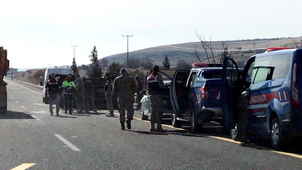Şanlıurfa'da askeri araç devrildi: 4 yaralı