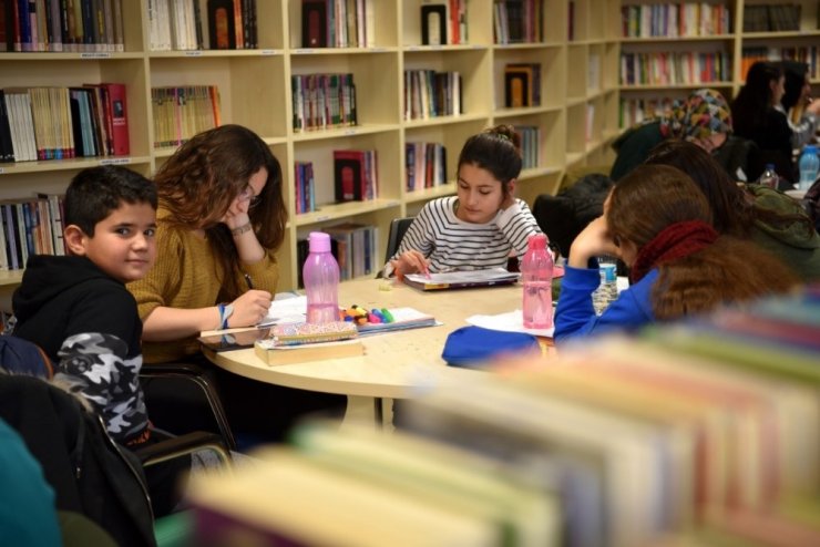 Selçuklu’da yarıyıl tatilinde çocuklar kütüphanelere akın etti