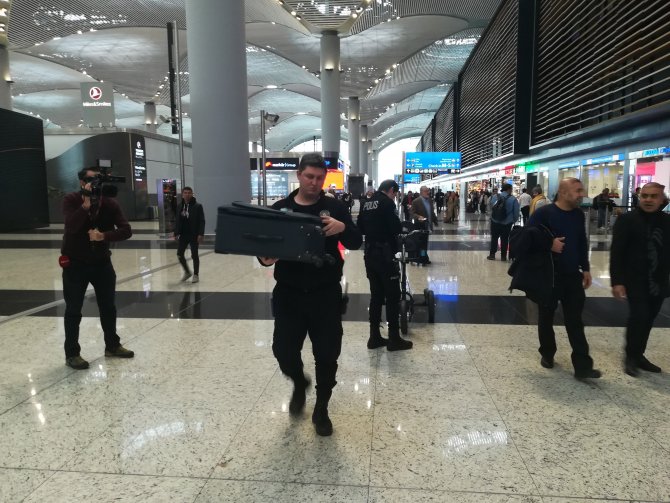 İstanbul Havalimanı'nda saka kuşu kaçakçısına 95 bin lira ceza