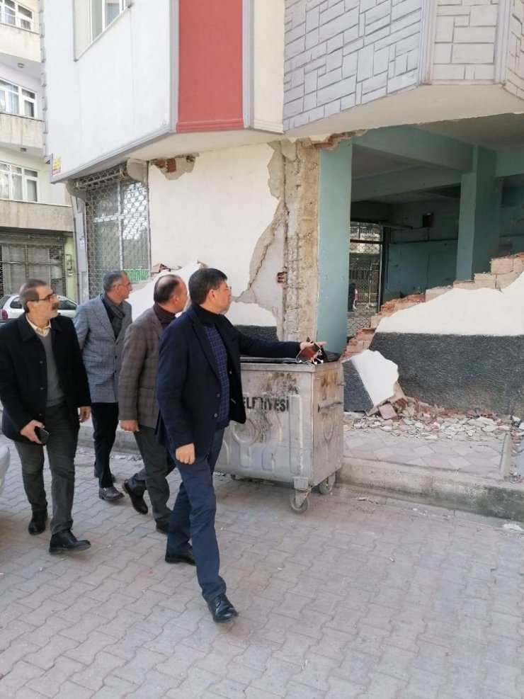 Başkan Akın Elazığ’da depremzedelerle buluştu