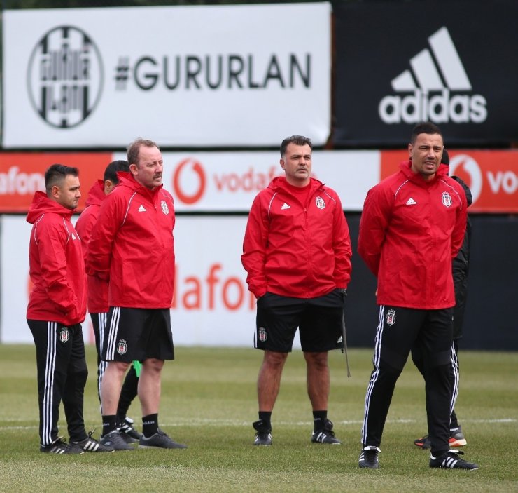 Sergen Yalçın, Beşiktaş ile ilk antrenmanına çıktı