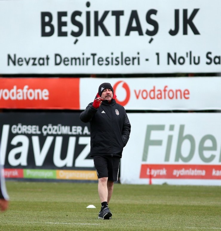 Sergen Yalçın, Beşiktaş ile ilk antrenmanına çıktı
