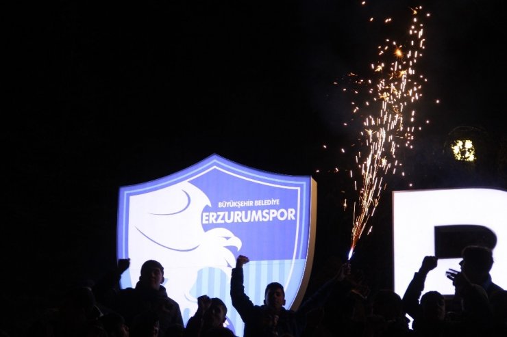 Erzurumspor’un 52. kuruluş yıldönümü meşalelerle kutlandı