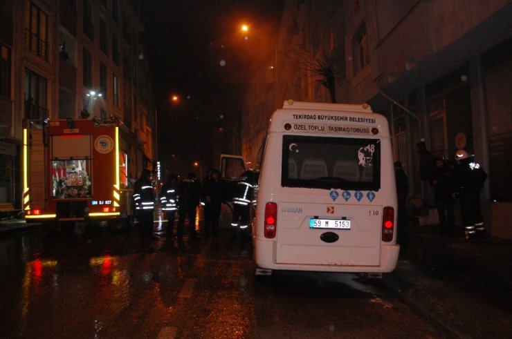 Tekirdağ’da yolcu minibüsü alev alev yandı