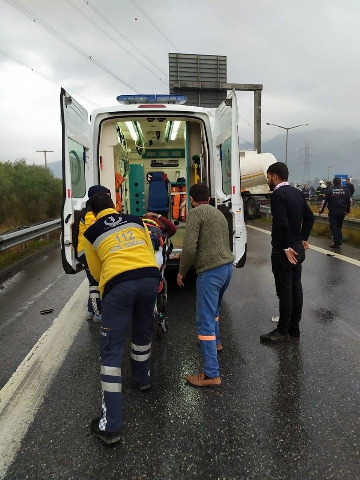Hatay'ın Payas ilçesinde kontrolden çıkan dolu LPG tankeri gişeler yolundaki levha direğine çarptı. Facianın eşiğinden dönülen kazada sürücü hafif yaralandı. ile ilgili görsel sonucu"
