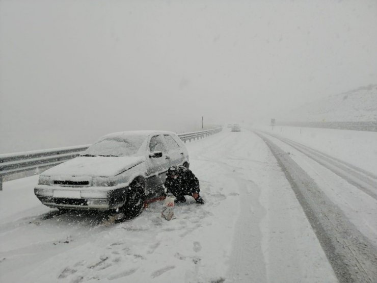 Konya-Antalya kara yolunda yoğun kar yağışı