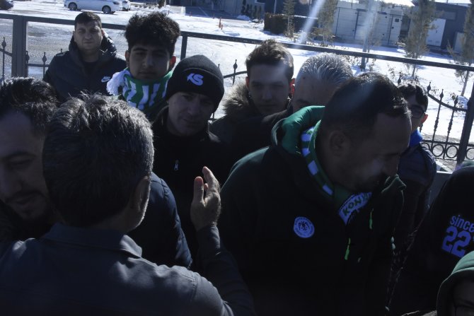 Aykut Kocaman Konya'dan gözyaşlarıyla ayrıldı...Aracının plakası dikkat çekti