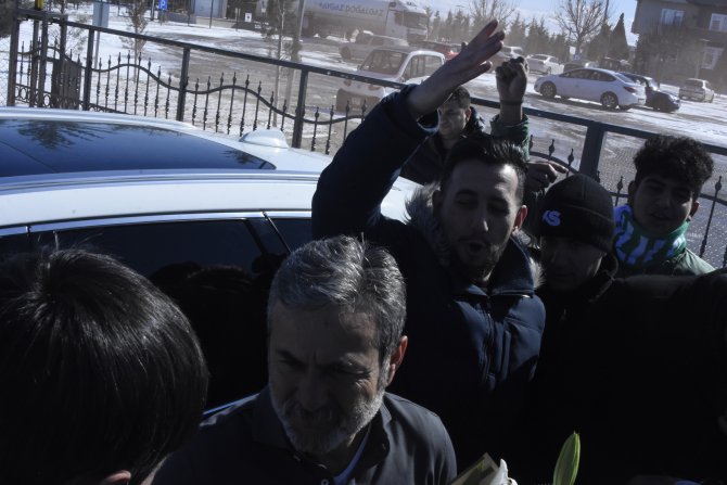 Aykut Kocaman Konya'dan gözyaşlarıyla ayrıldı...Aracının plakası dikkat çekti