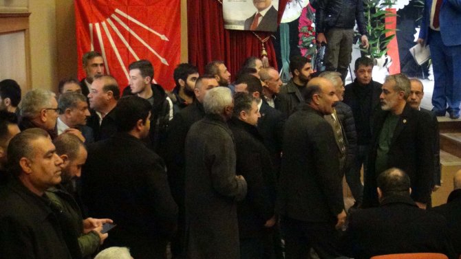 Şanlıurfa'da CHP kongresinde arbede