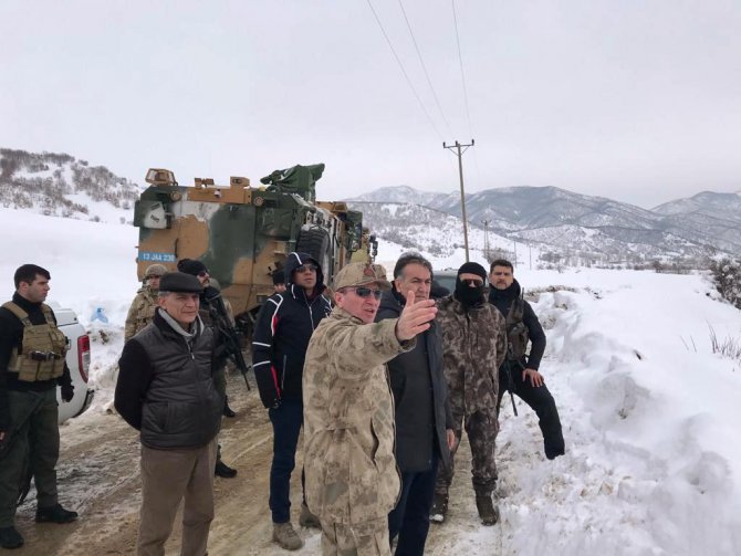 Bitlis Valisi Çağatay, operasyondaki jandarma birliklerini ziyaret etti
