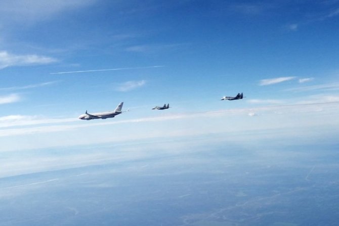 Rusya Savunma Bakanı Şoygu’nun uçağına Sırp uçakları eşlik etti