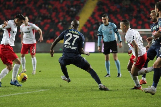 Süper Lig: Gaziantep FK: 0 - Çaykur Rizespor: 0 (İlk yarı)