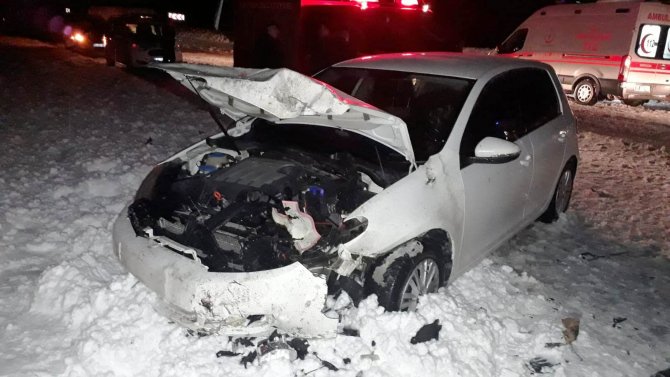 Tatvan’da trafik kazası 2 ölü, 3 yaralı