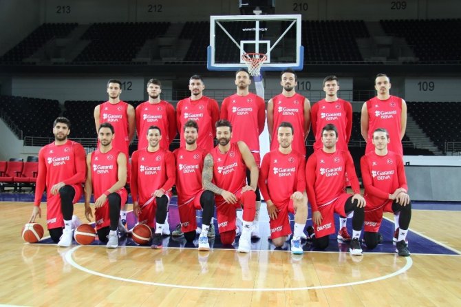 A Milli Basketbol Antrenörü Sarıca: “Elimizdeki kadroyla kazanmak istiyoruz”