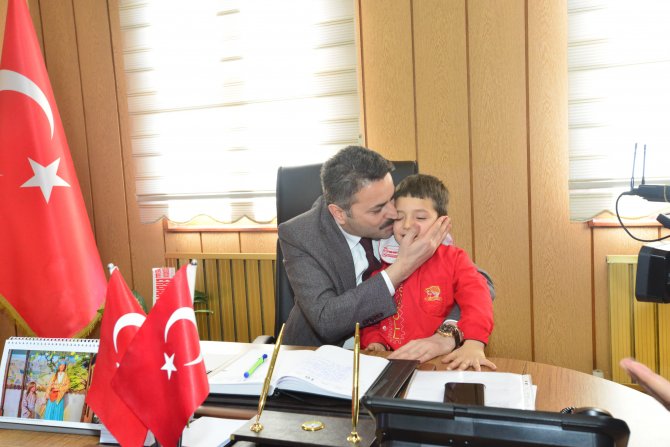 5 yaşındaki Eymen, İstiklal Marşı'nın 10 kıtasını ezbere okudu 