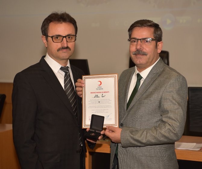 Selçuklu Belediyesi çalışanlarına Kızılay’dan bronz madalya