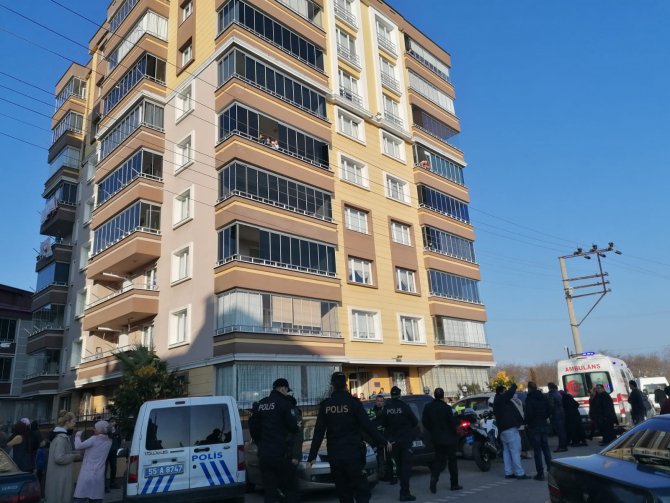 7'nci katın balkonundan düşen kişi, öldü