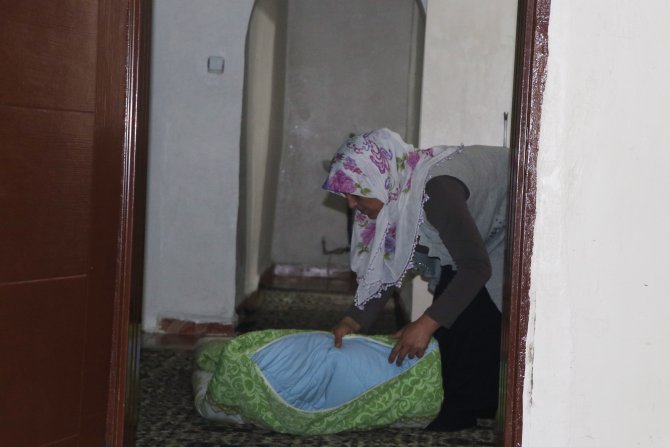 PKK'dan kaçan kızı Pelda için sobanın yanında yer yatağı hazırladı