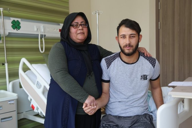22 Yaşındaki Hasta Şehir Hastanesi’nde Yapılan Ameliyatla Kanserden Kurtuldu