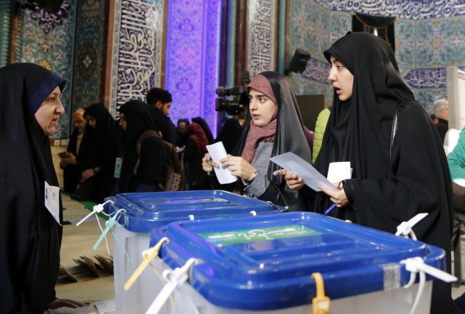 İran halkı, parlamento seçimleri için sandık başında