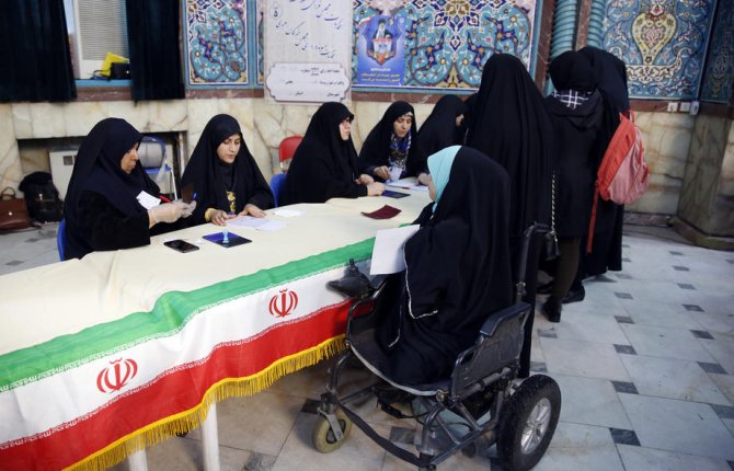 İran halkı, parlamento seçimleri için sandık başında
