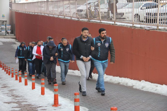 Kayseri'de yasa dışı bahis çetesinin üyeleri adliyede