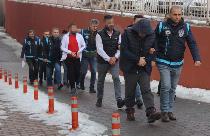 Kayseri'de yasa dışı bahis çetesinin üyeleri adliyede
