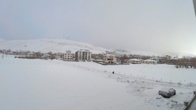 Kar, Karlıova’yı tekrar beyaza bürüdü