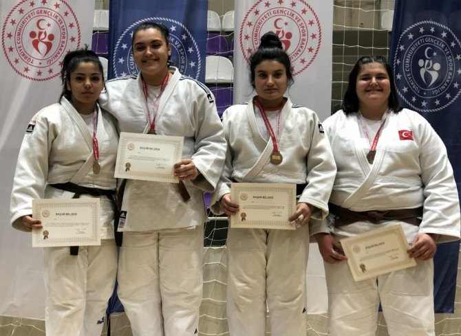 Manisa BBSK’lı judoculardan 6 madalya