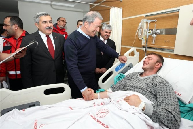 Milli Savunma Bakanı Akar, Hatay’da yaralı askerleri ziyaret etti