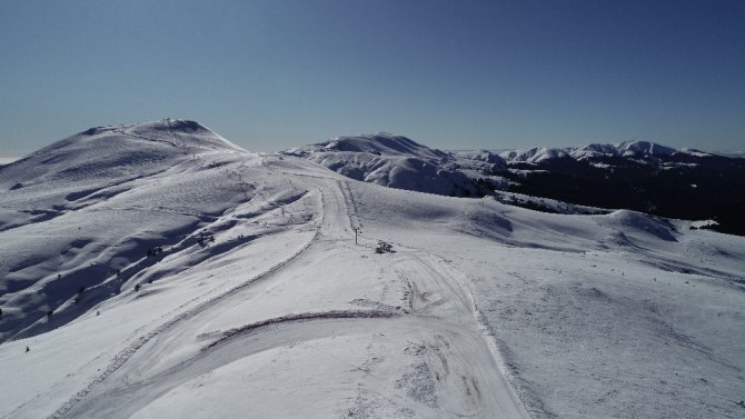Batı Karadeniz’in en uzun kayak pisti Ilgaz Yurduntepe’ye ilgi arttı