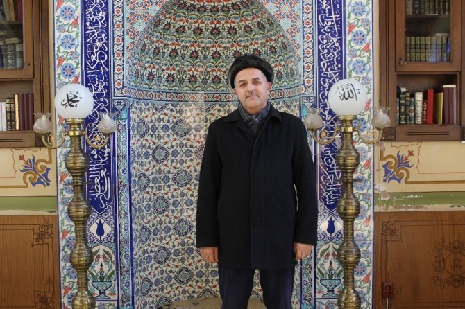 Beyoğlu’nda imam, evsizlere camiyi açtı