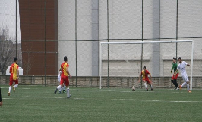 Silvan Aslanspor Çamlıca Gençlikspor’u 4-0 mağlup etti