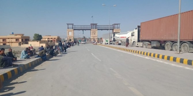 Pakistan, korona virüsü nedeniyle İran sınırını kapattı
