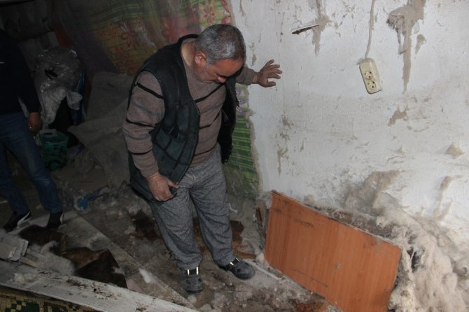 Manisa’da depremde zarar gören 7 katlı bina tahliye edildi