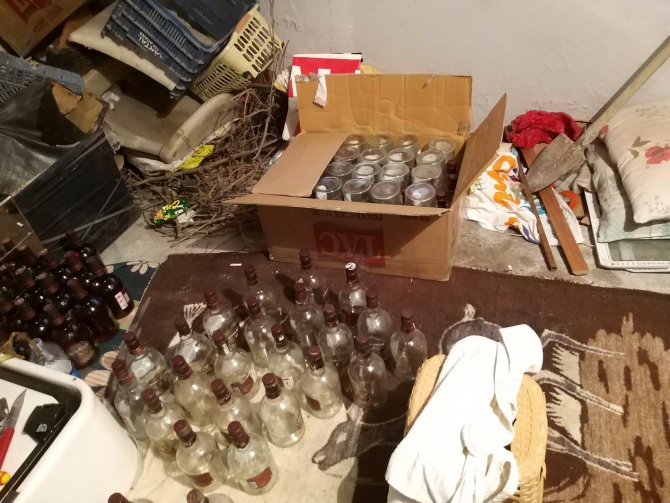 Adana'da 250 şişe sahte içki ele geçirildi
