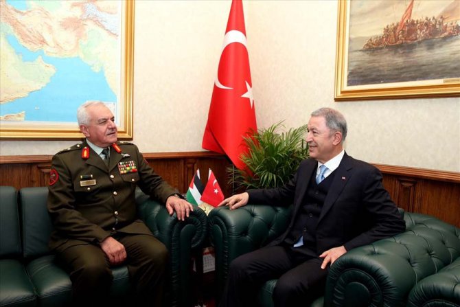 Bakan Akar, Ürdün Genelkurmay Başkanı Al-Hnaity ile görüştü